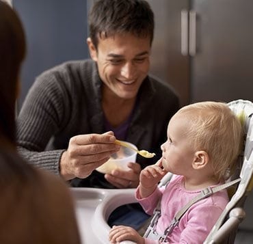 8 conseils pour les repas de bébé à 18 mois