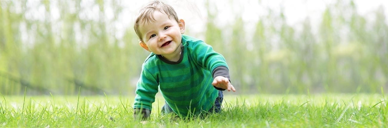 Mobilité : comment aider bébé à se retourner ? l Blédina