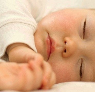Endormir votre bébé avec une musique, une comptine ou une histoire