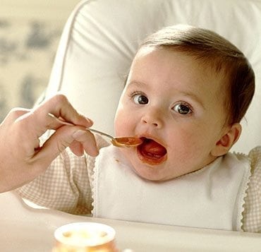 Comment faire quand bébé refuse de manger ?