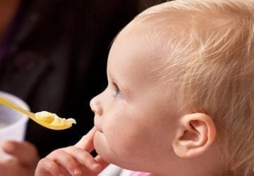 À quel âge bébé mange des morceaux ?