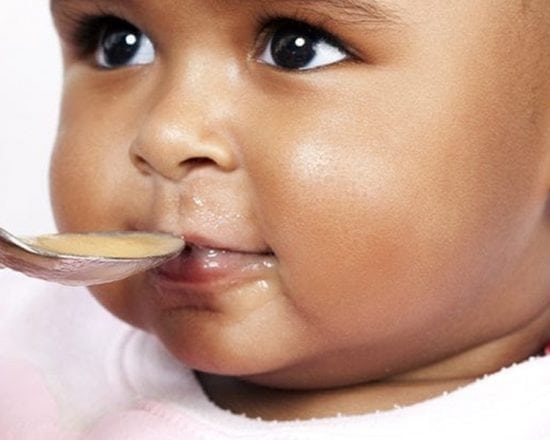 Diversification alimentaire : comment faire pour que bébé accepte ses premières purées ?