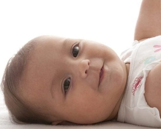 Bébé se retourne seul : une petite révolution