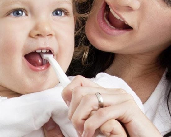 Tuto : comment apprendre à votre enfant à bien se brosser les dents ?