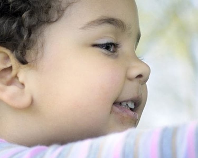 Développement psychomoteur et évolution bébé à quel âge bébé se retourne, s’assied et marche