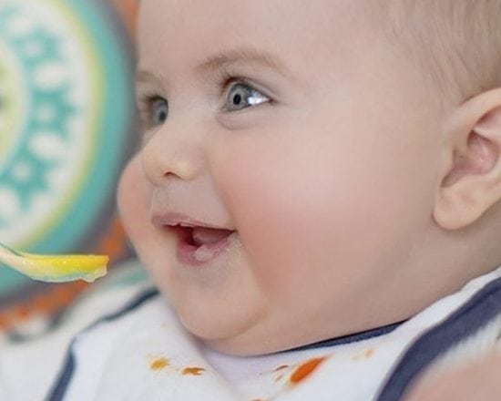 Les premiers repas de Bébé