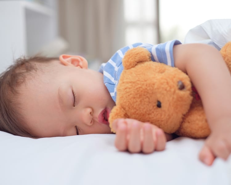 A Quel Age Un Bebe Fait Il Ses Nuits Que Faire Bledina