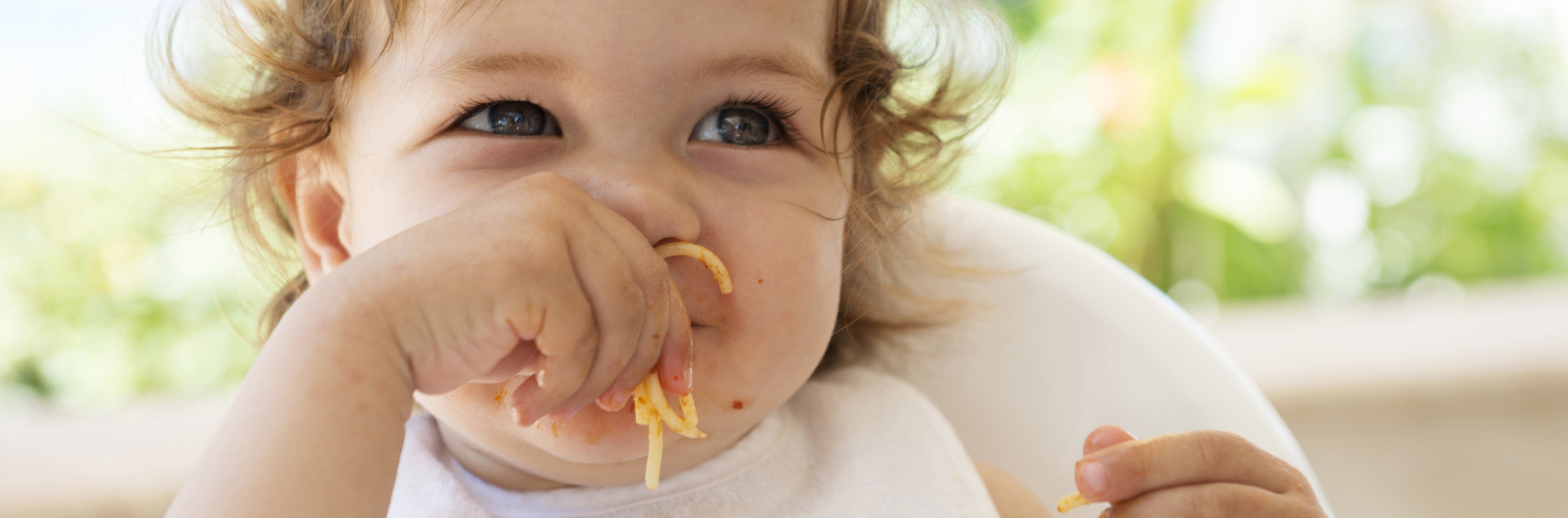 A Quel Age Bebe Mange Seul I Bledina Vous Repond