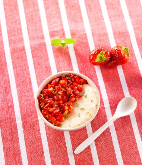 Semoule lactée et salade fraise-menthe