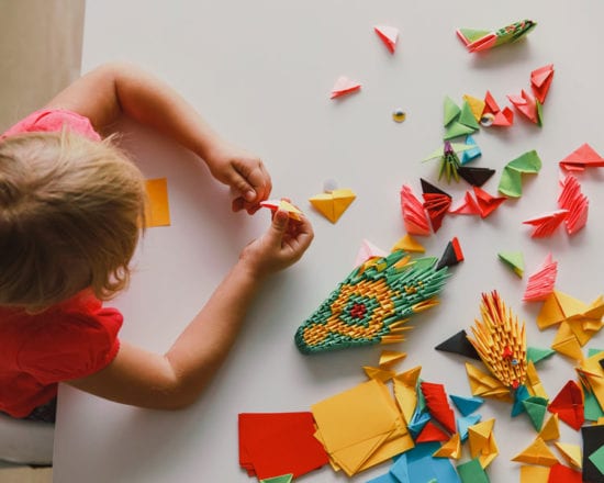 Recyclez vos vieux magazines en jolies créations d'enfant !