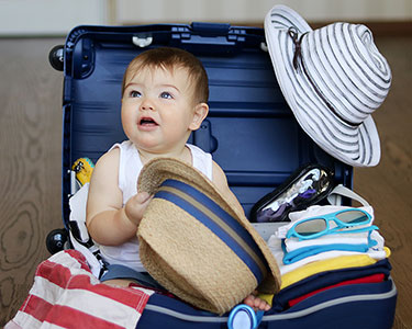La valise de bébé pour les vacances