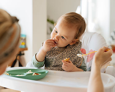 Alimentation bébé 12 mois : repas & menu